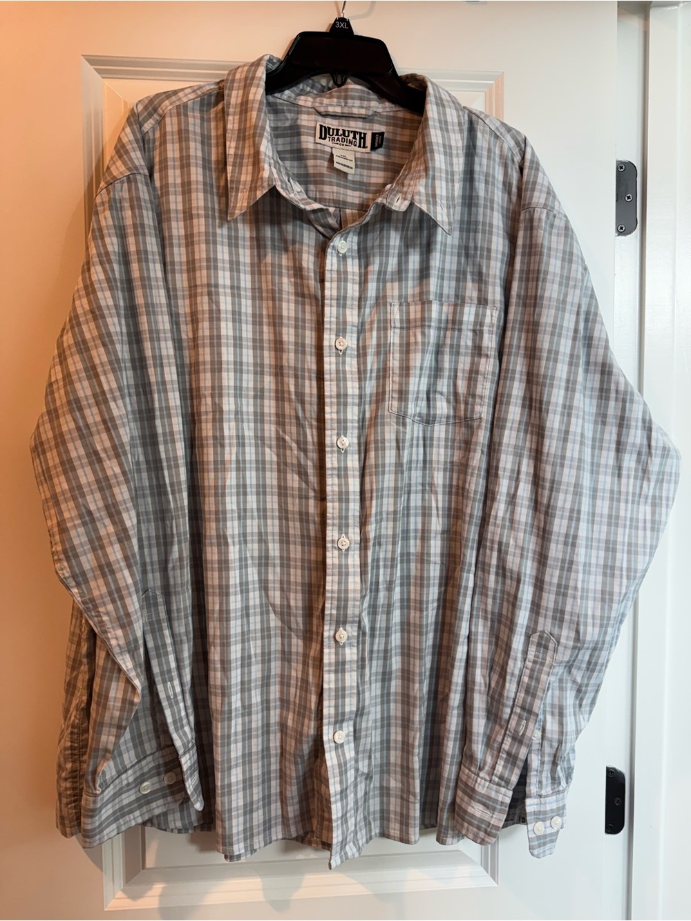 Duluth Trading Co Men’s Gray and White Plaid Button-Down Shirt